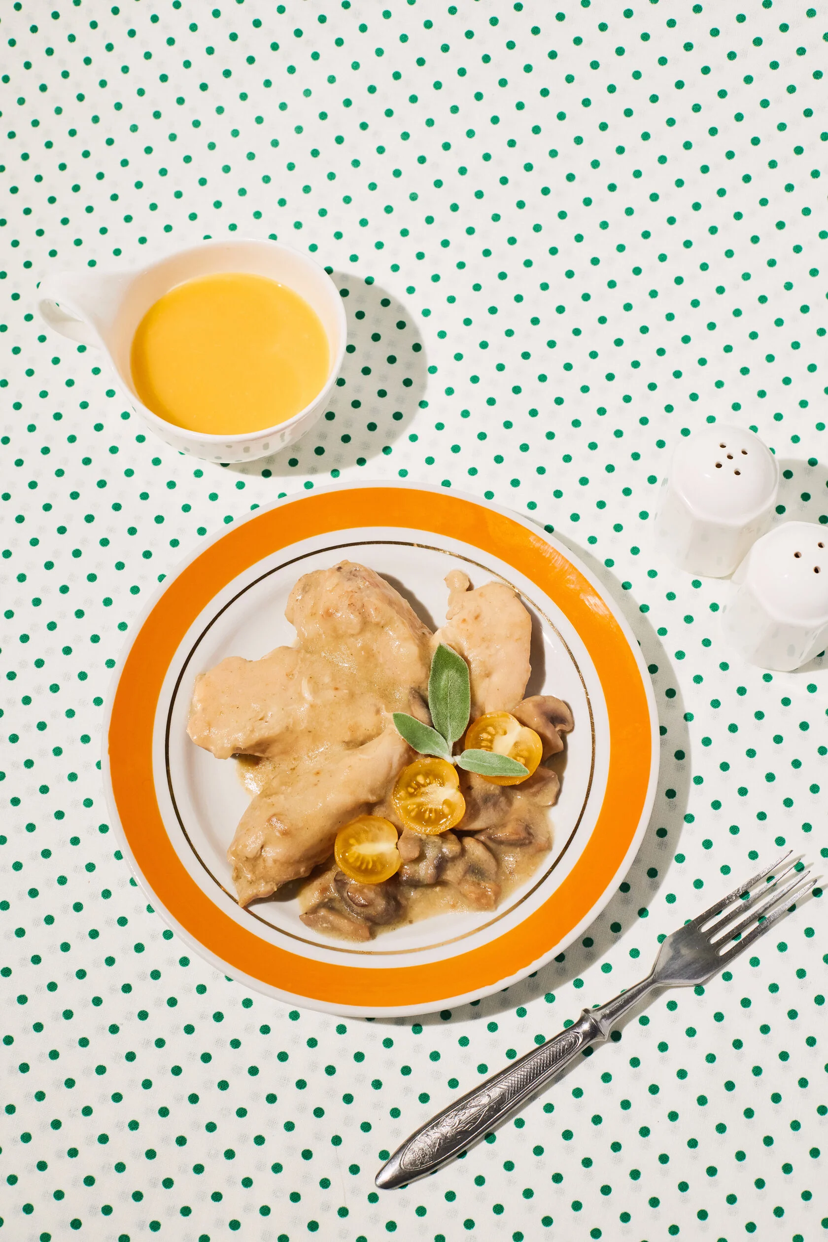Курица с грибами в сливках
